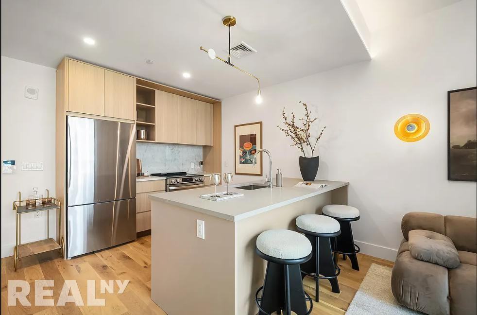 Rockwell Pl #1427L - Photo 2 of 5