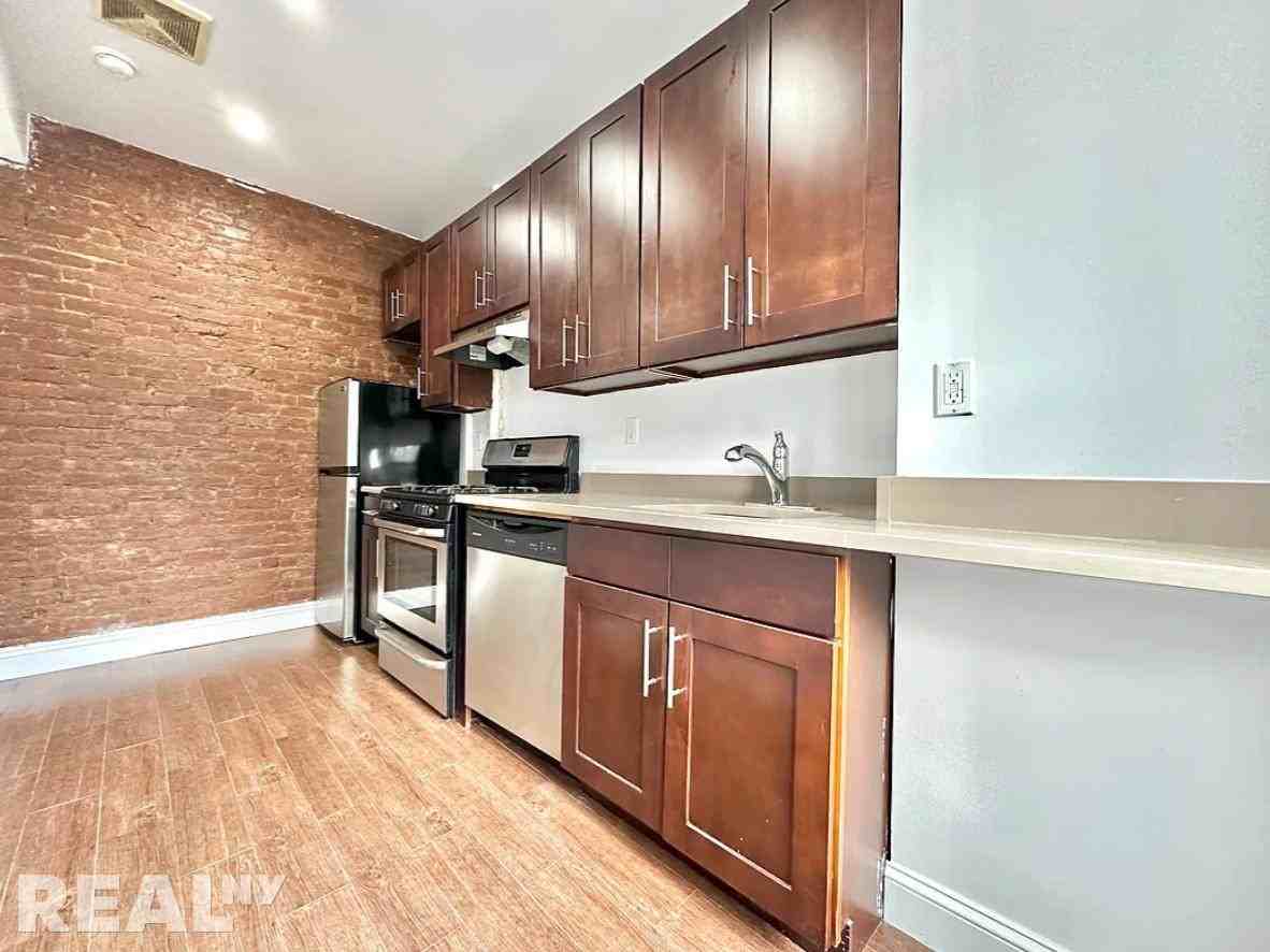3139 Broadway #19 - Photo 6 of 9