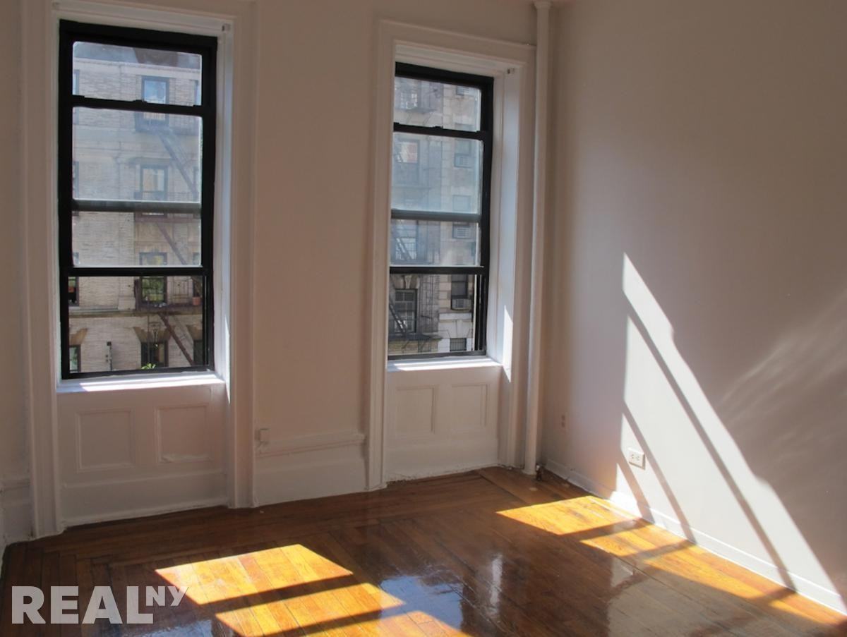 Broadway #14 - Photo 3 of 6