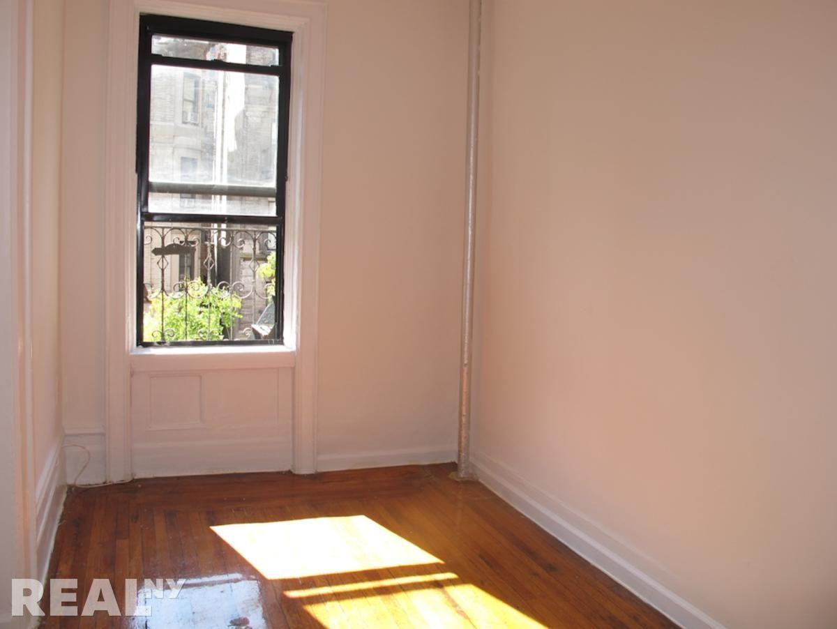 Broadway #14 - Photo 5 of 6