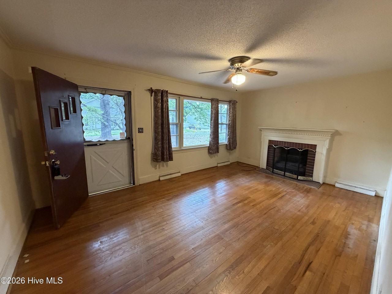 111 North Dr - Photo 2 of 15