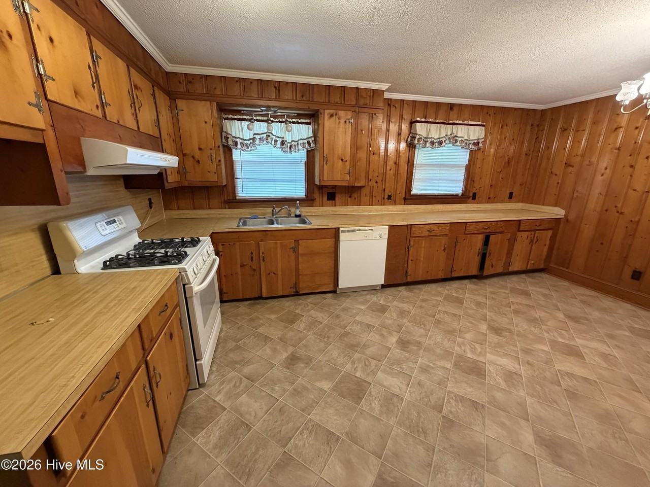 111 North Dr - Photo 4 of 15