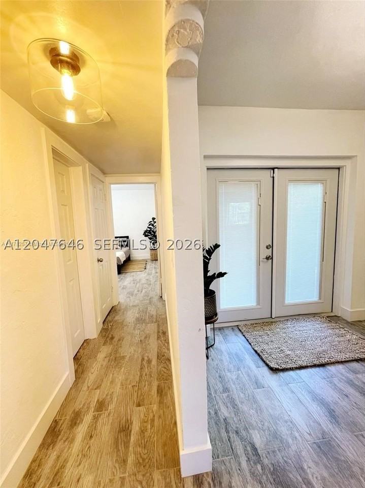 1040 Lenox Ave #1040 - Photo 4 of 19