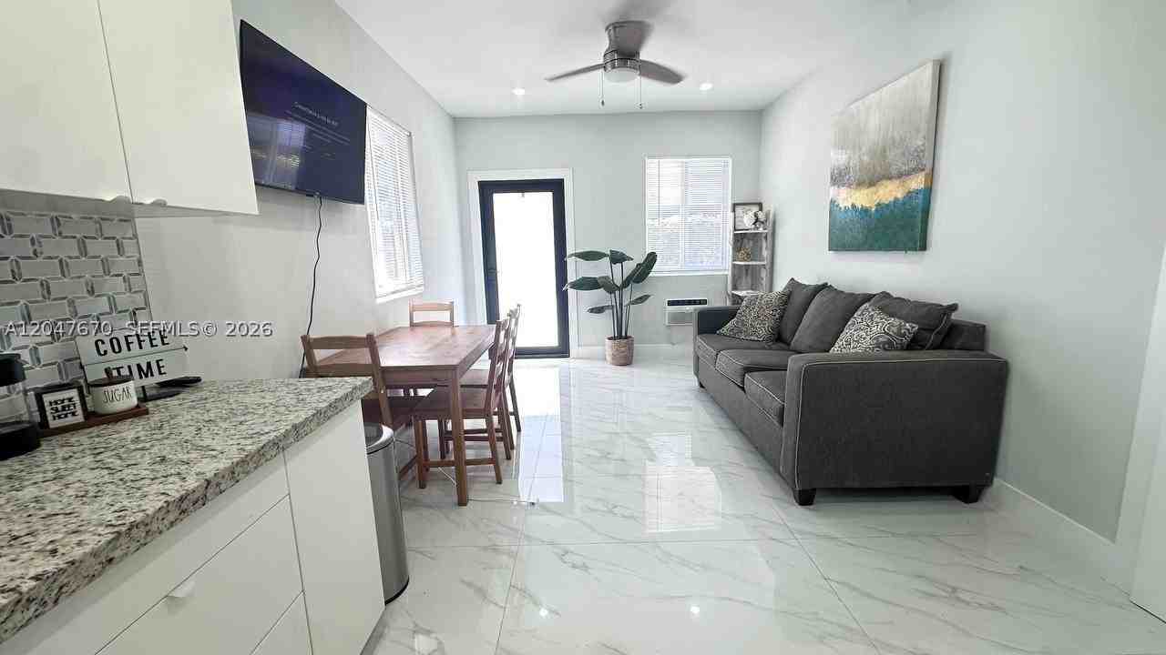 320 Sw 29th Rd - Photo 2 of 26