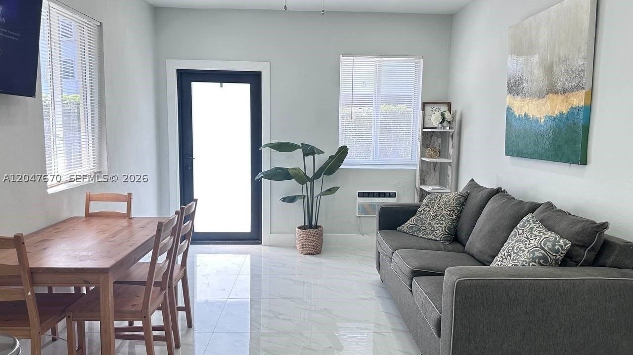 320 Sw 29th Rd - Photo 3 of 26