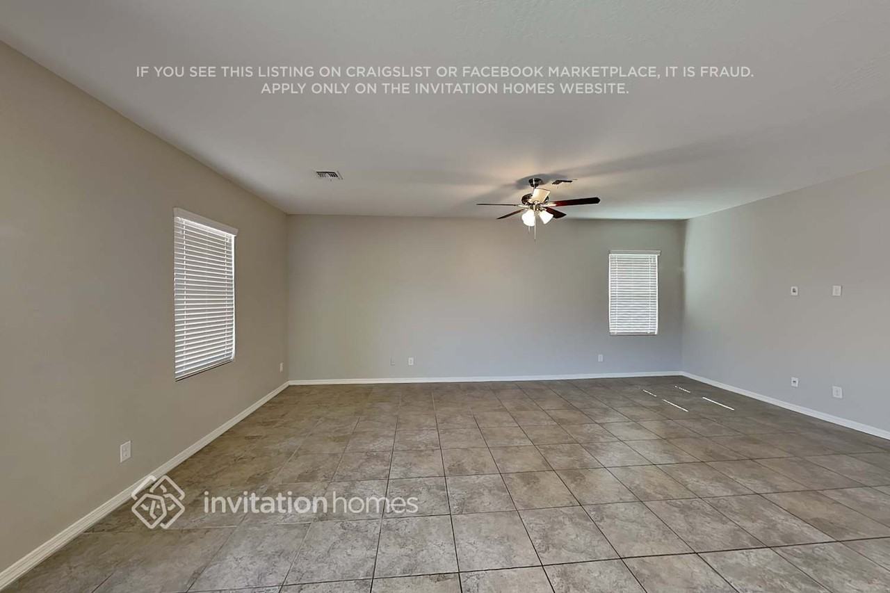 2702 E Omega Dr - Photo 3 of 18