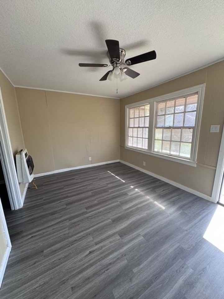 434 Reading St - Photo 2 of 9