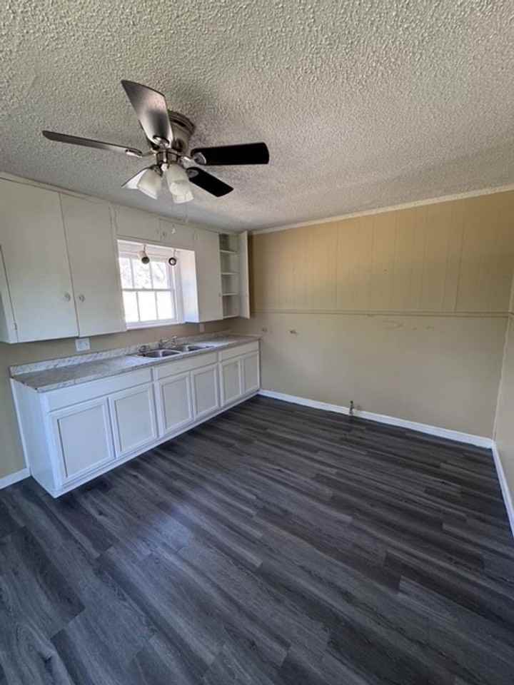 434 Reading St - Photo 6 of 9