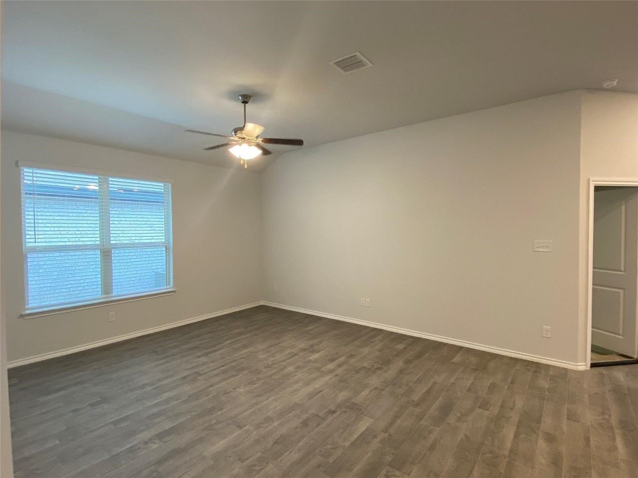 1805 Wayne Ln - Photo 3 of 14