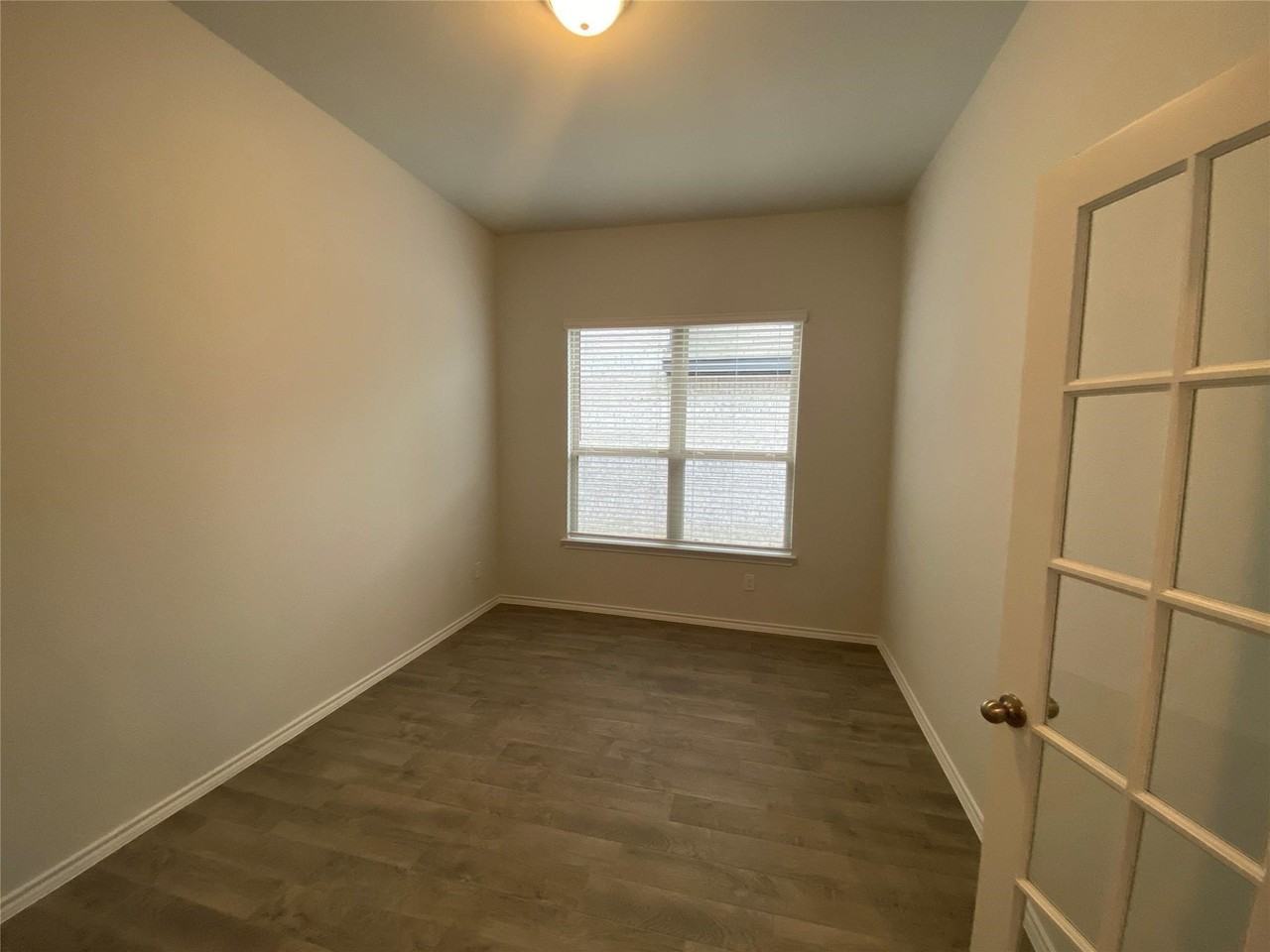 1805 Wayne Ln - Photo 4 of 14