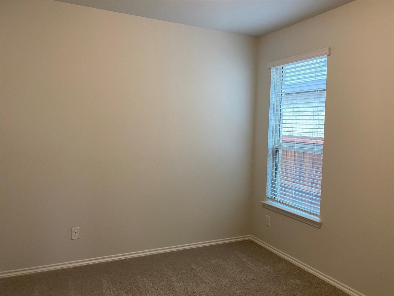 1805 Wayne Ln - Photo 7 of 14