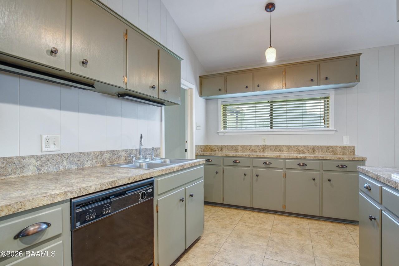 920 Marilyn Dr - Photo 4 of 19