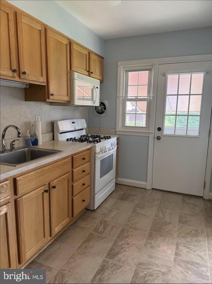 831 Bosley Ave - Photo 5 of 26