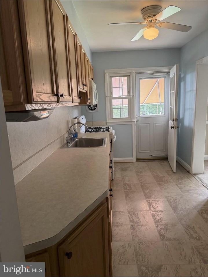 831 Bosley Ave - Photo 6 of 26