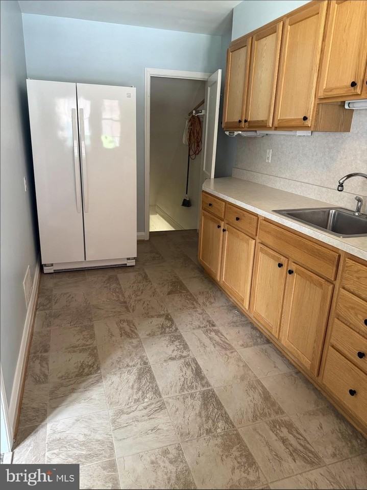 831 Bosley Ave - Photo 7 of 26