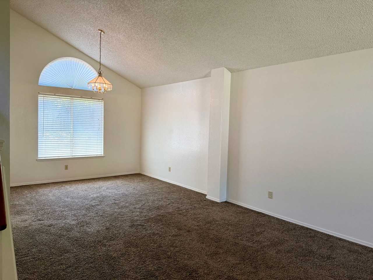 993 E Edgemont Dr - Photo 6 of 38