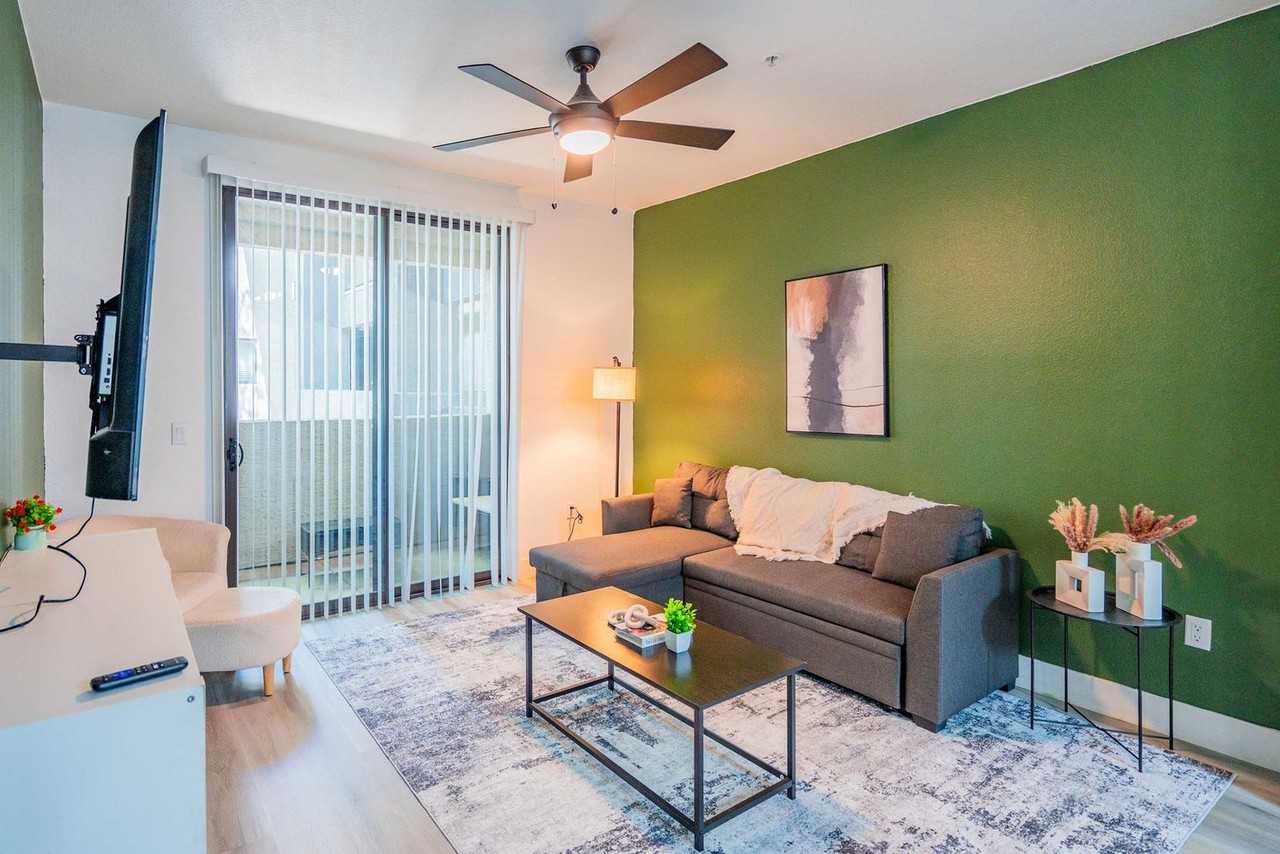 6610 North 93RD Avenue - Photo 4 of 41