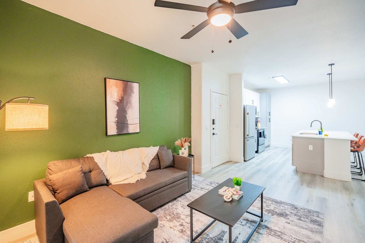 6610 North 93RD Avenue - Photo 5 of 41