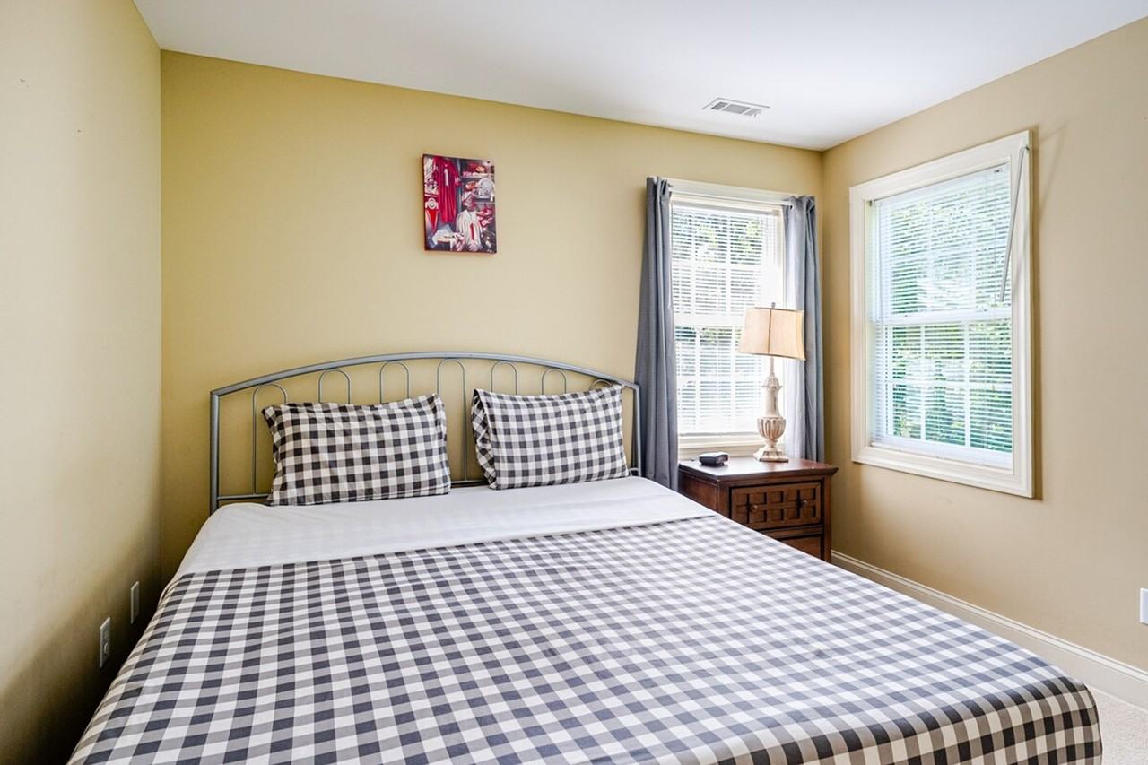 320 Lawrence Rd #1573519P - Photo 7 of 27