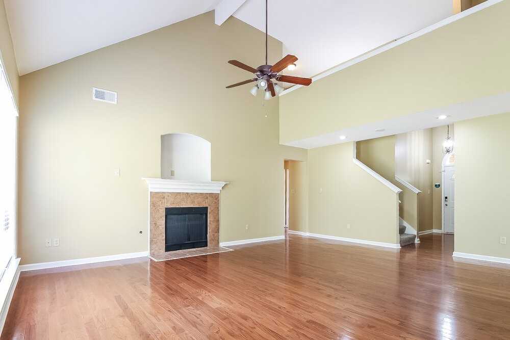 10156 Lynham Dr - Photo 5 of 17
