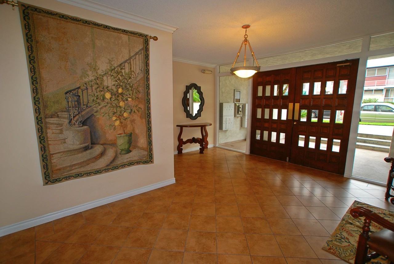 Hamel Granada Apartments..Gorgeous Apartment Available...CALL NOW! - Photo 2 of 6