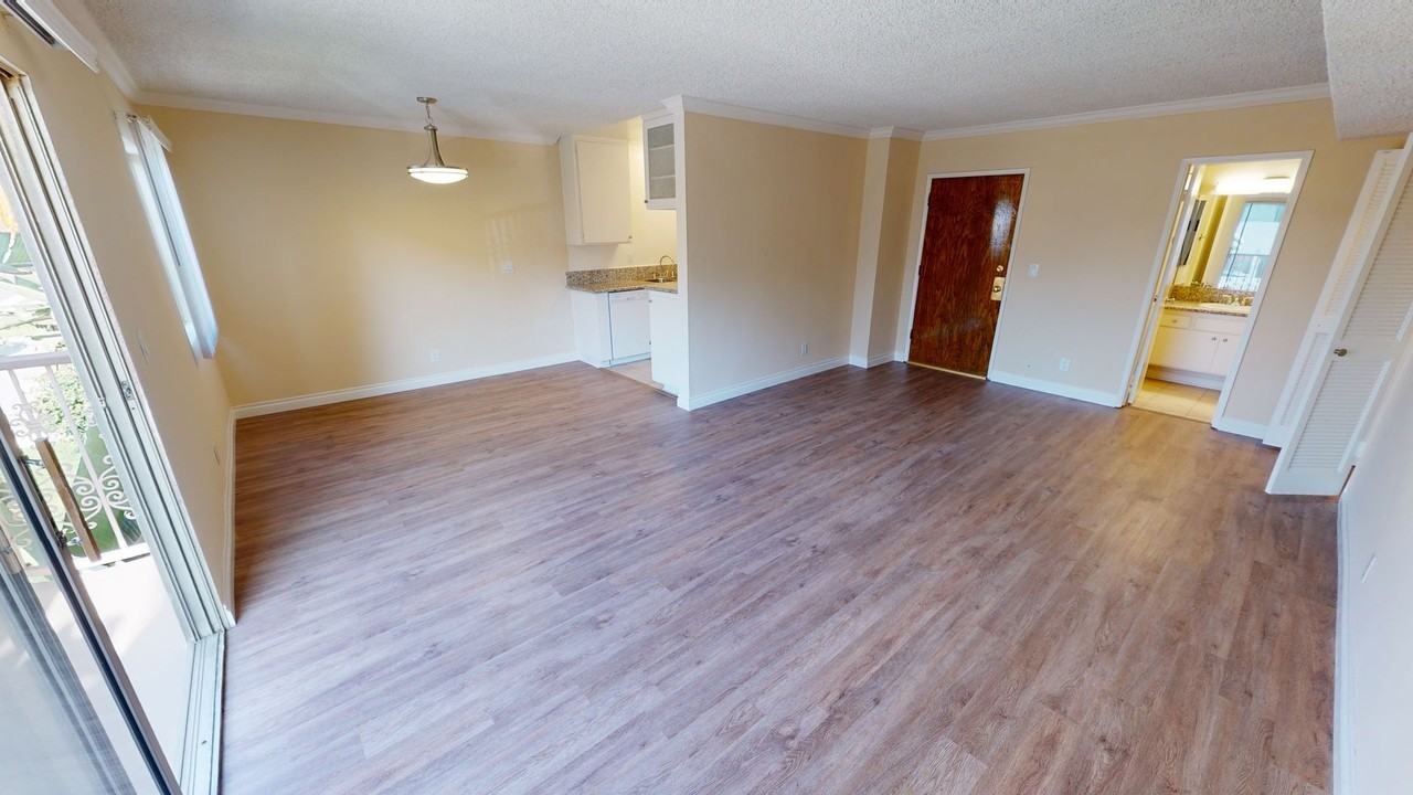 Hamel Granada Apartments..Gorgeous Apartment Available...CALL NOW! - Photo 5 of 6