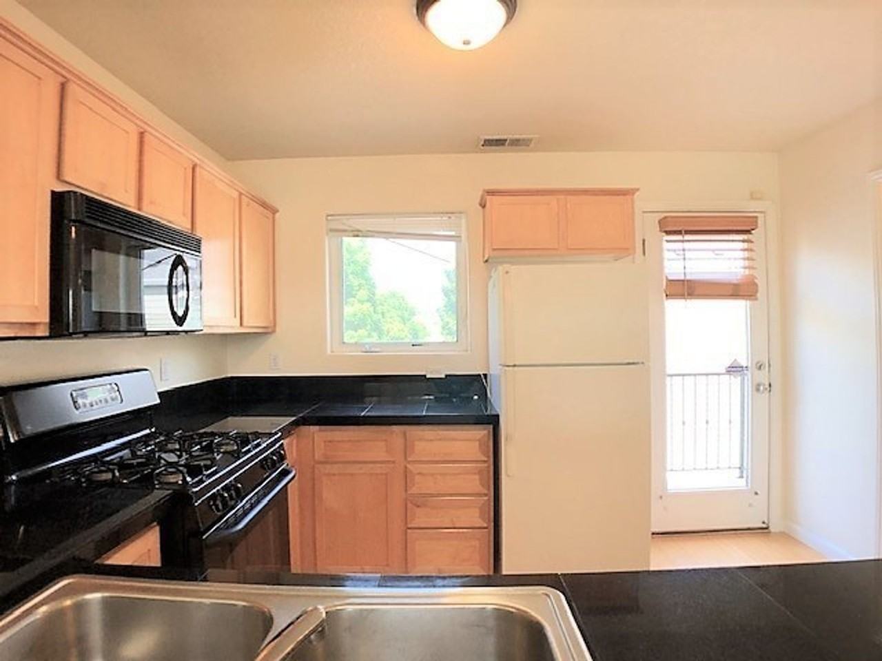17233 Sw Baseline Rd - Photo 4 of 24