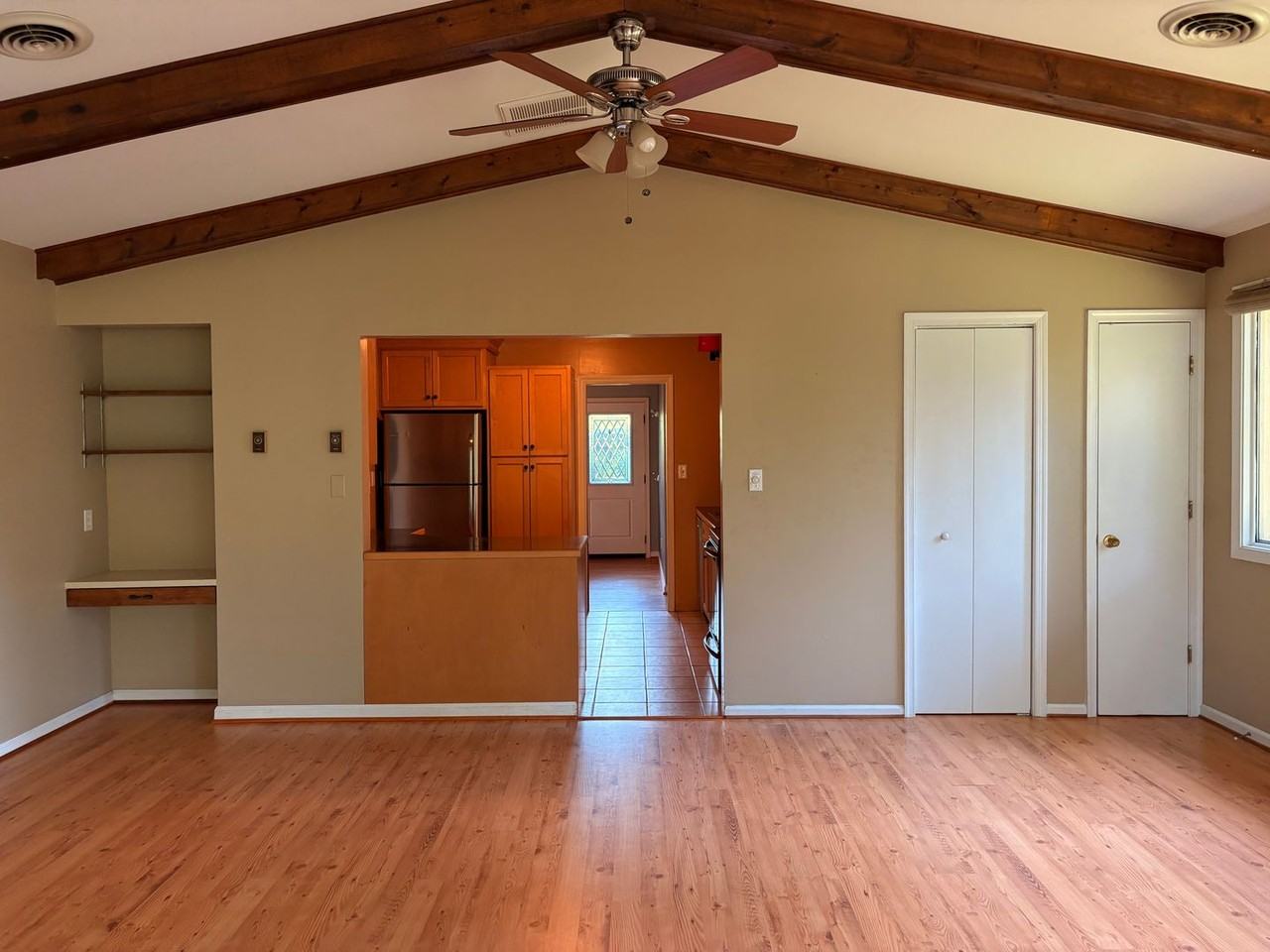 203 Fleetwood Dr - Photo 4 of 25