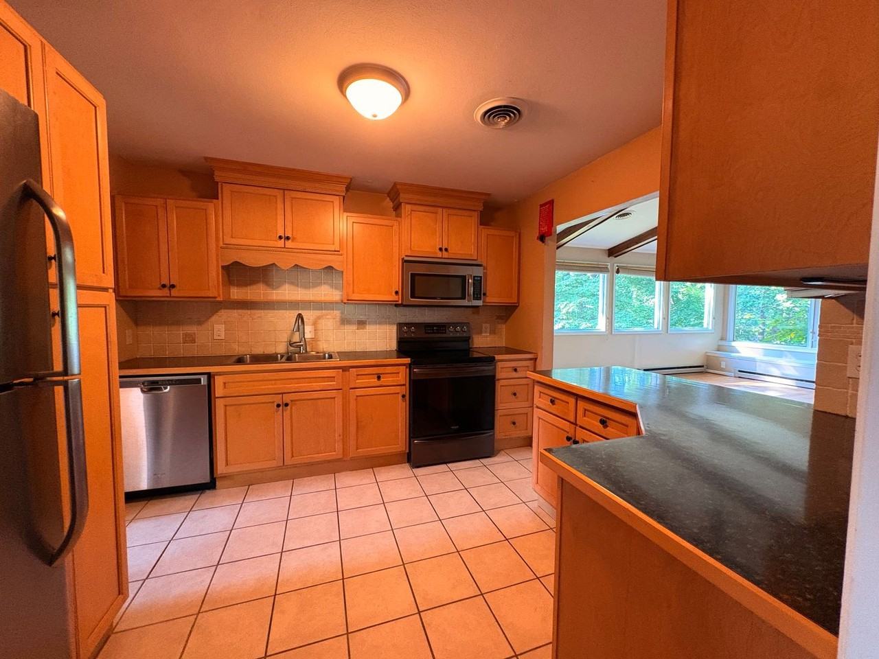 203 Fleetwood Dr - Photo 5 of 25