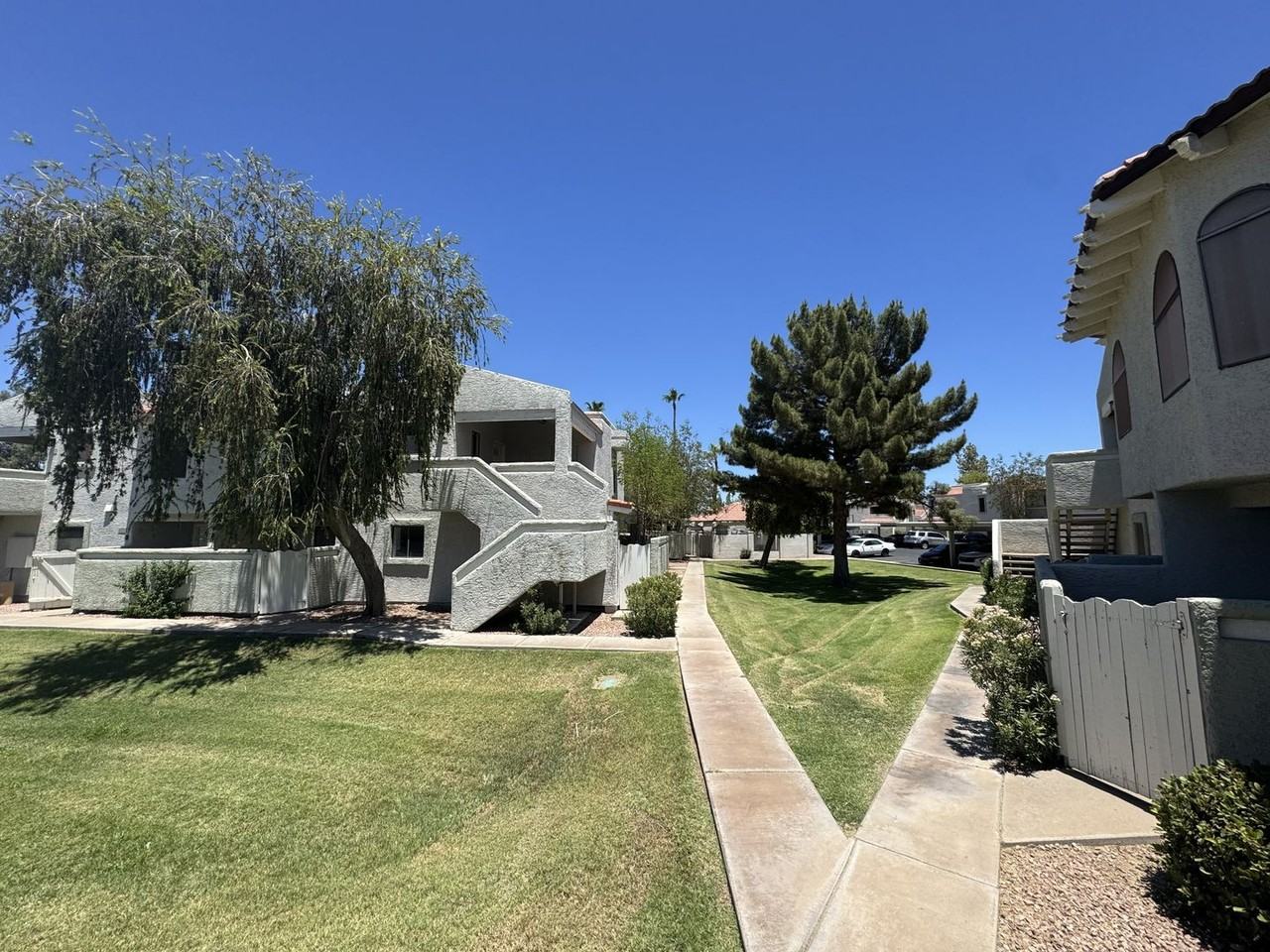 850 S River Dr - Photo 3 of 44