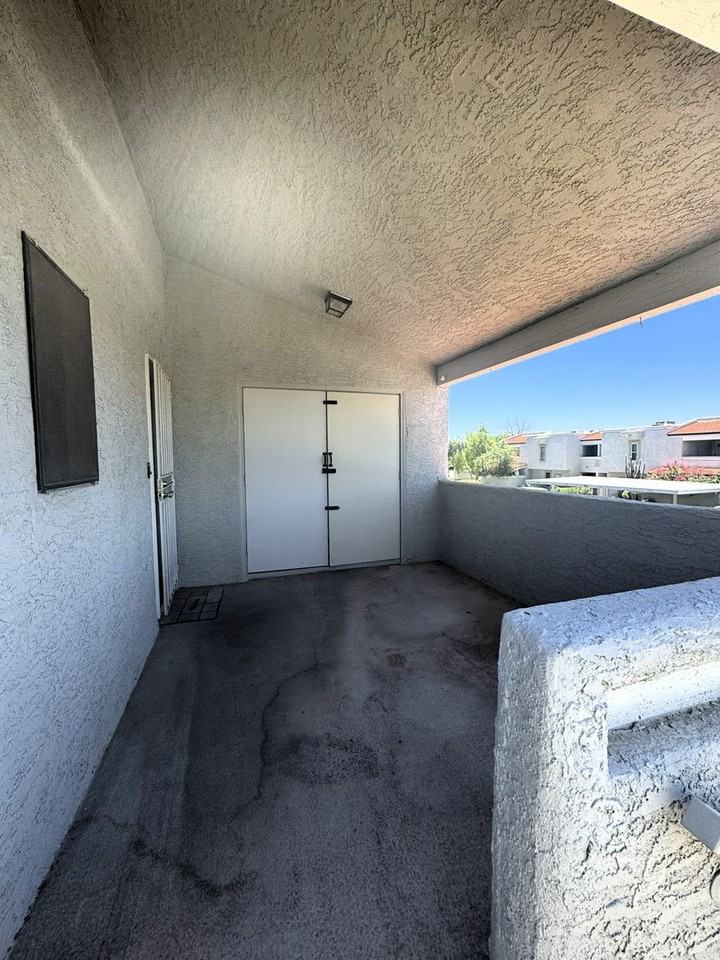 850 S River Dr - Photo 4 of 44