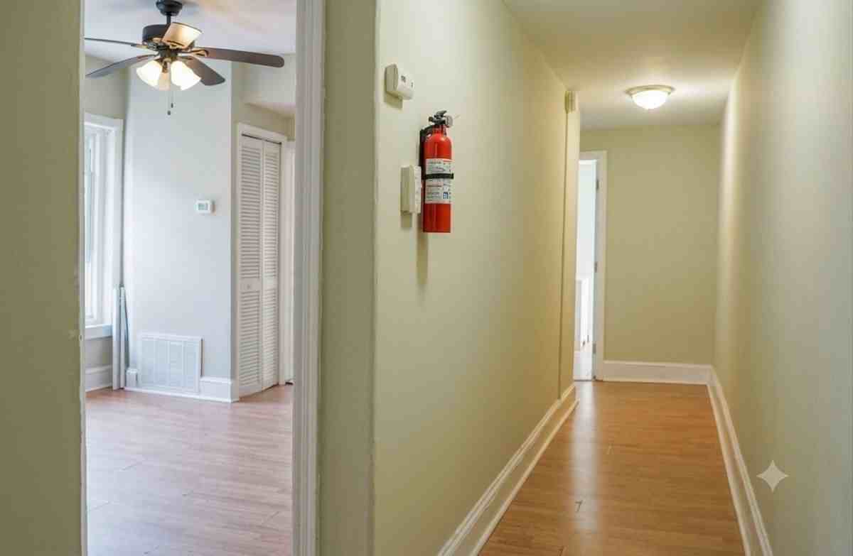 444 W Bringhurst St ##3 - Photo 4 of 11