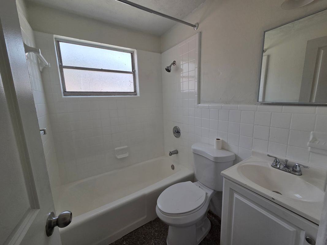 8421 N 16th St ##A - Photo 3 of 4