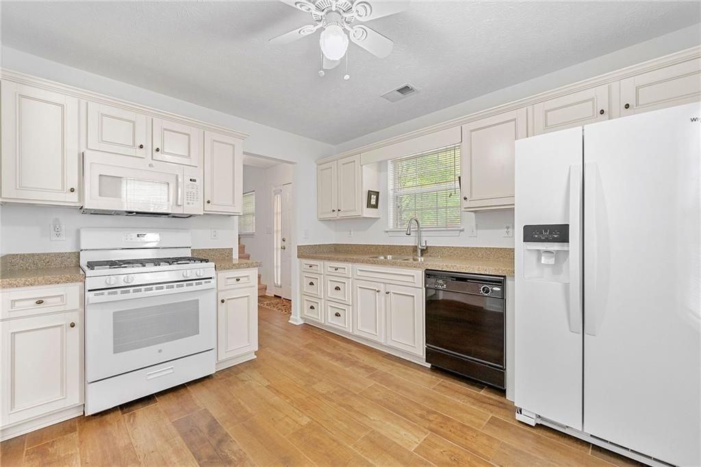 3040 Majestic Park Ct - Photo 2 of 11