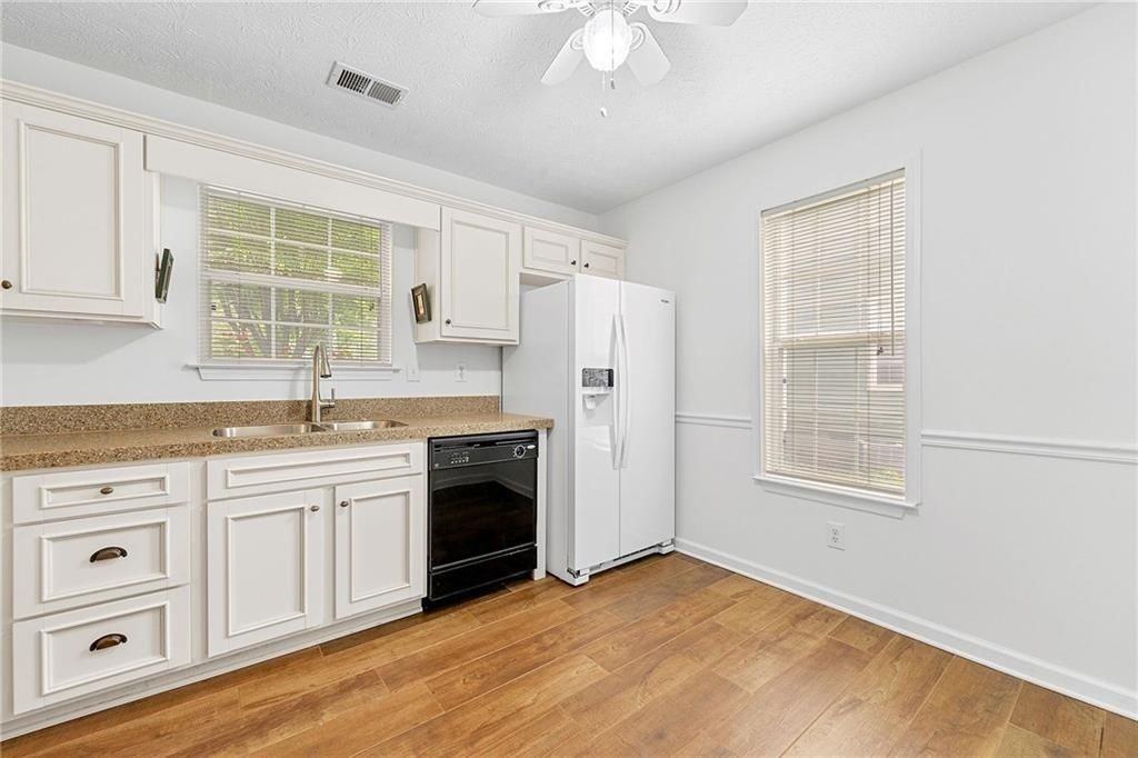 3040 Majestic Park Ct - Photo 3 of 11