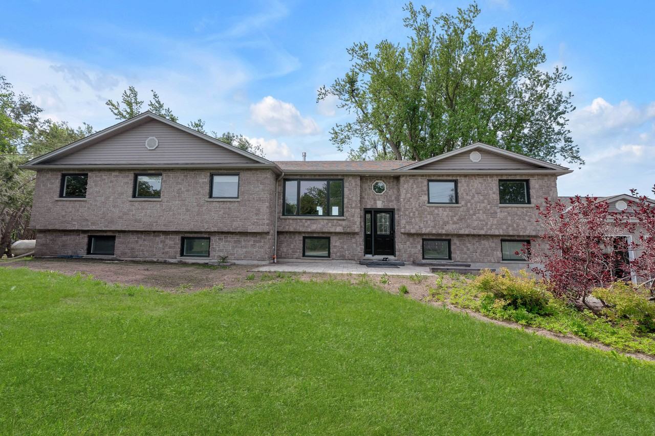 1563 Sideroad 15 E - Photo 4 of 42