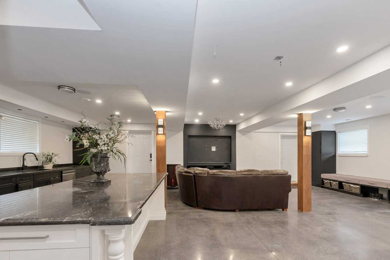 1563 15/16 Siderd E, Lower - Photo 3 of 26