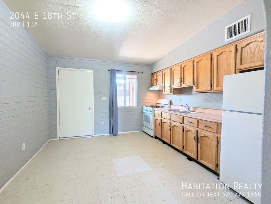 2044 E 18th St #2 - Photo 2 of 14