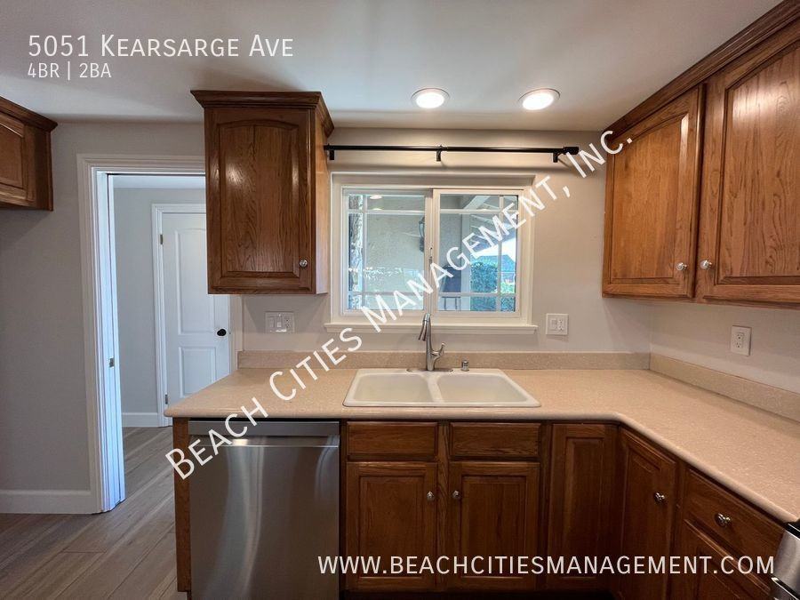 5051 Kearsarge Ave - Photo 7 of 44