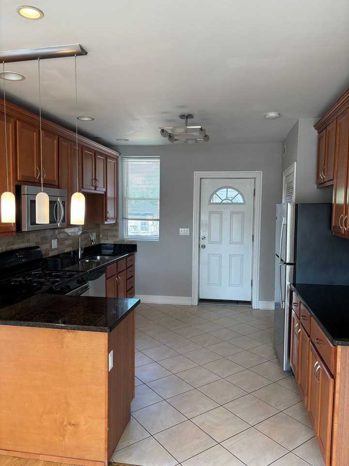 5724 N Mozart St #2A - Photo 2 of 8