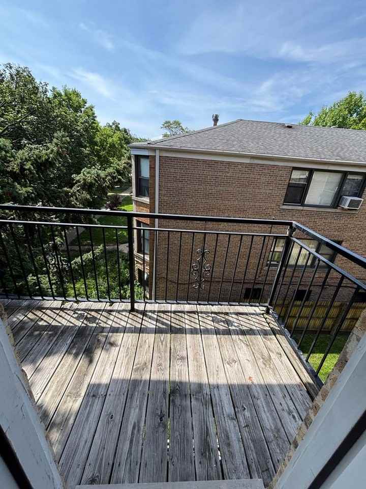 5724 N Mozart St #2A - Photo 3 of 8