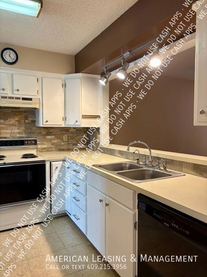 908 Townwood Dr - Photo 2 of 14