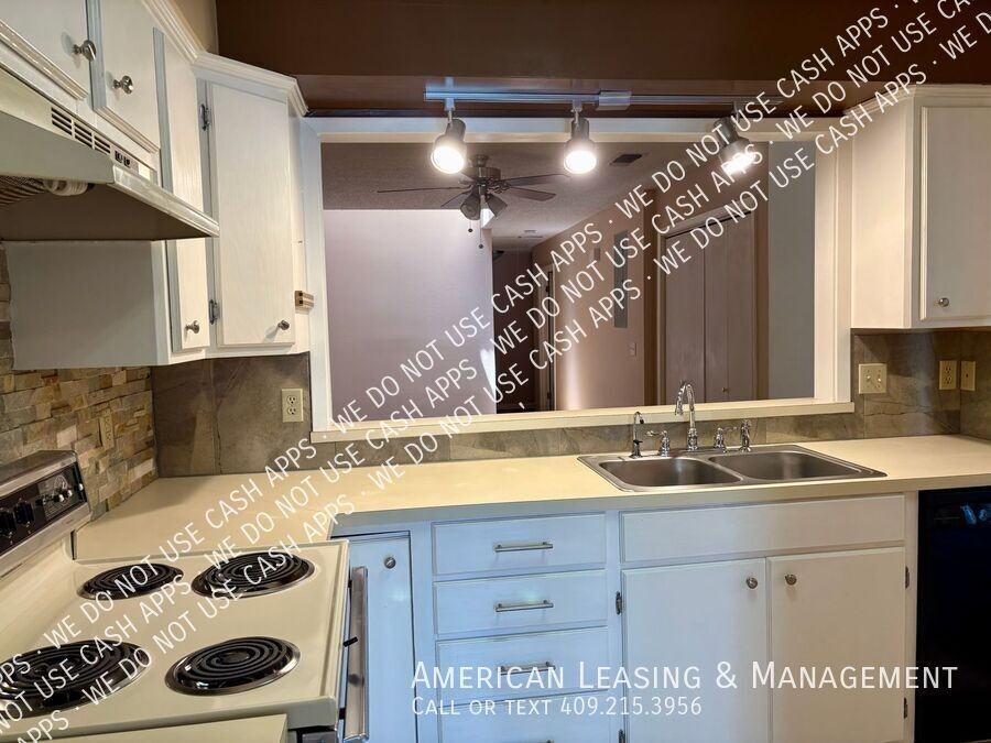 908 Townwood Dr - Photo 3 of 14