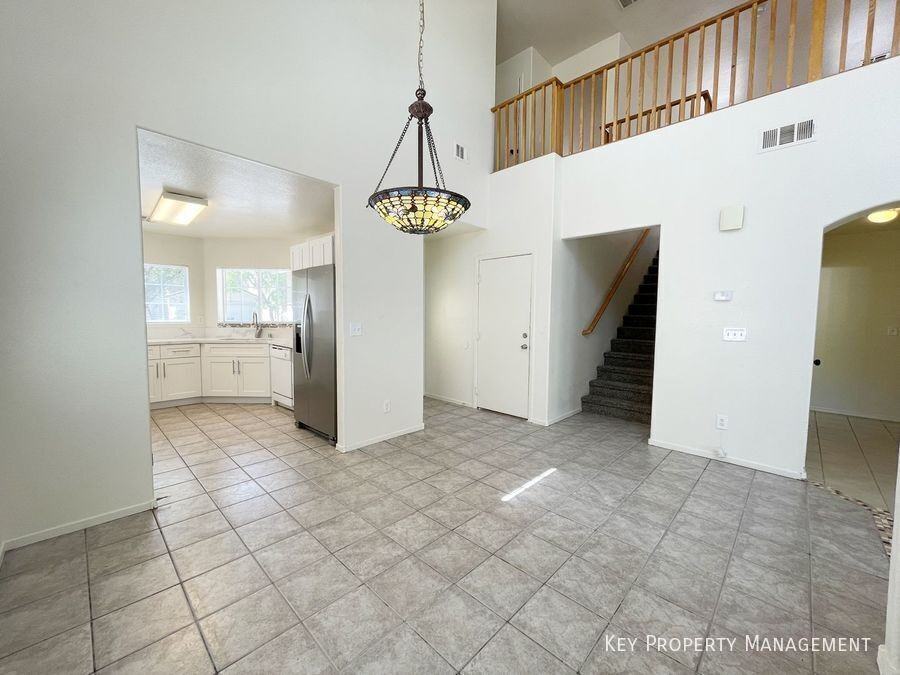 1018 Cliffbrook Hedge Ave - Photo 3 of 37