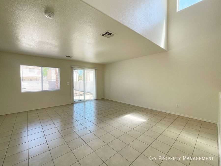 1018 Cliffbrook Hedge Ave - Photo 7 of 37