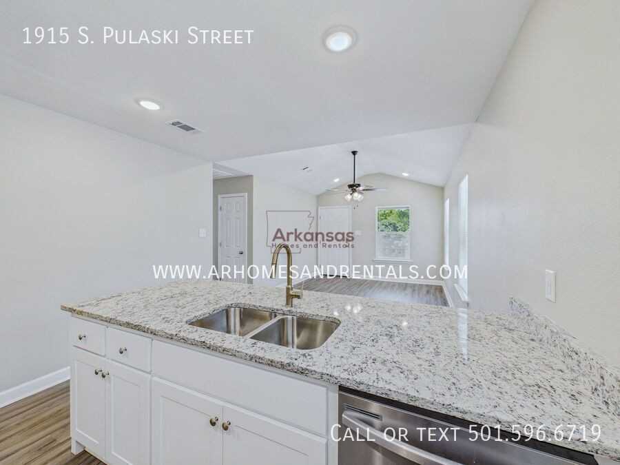 1915 S Pulaski St - Photo 4 of 18