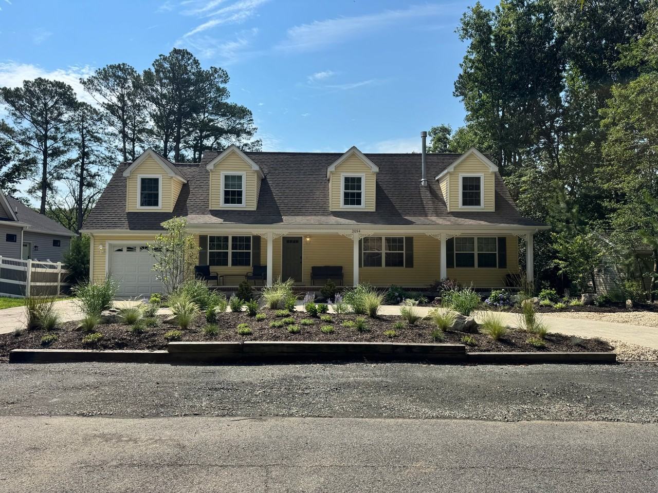 2094 Fieldcrest Dr - Photo 2 of 41