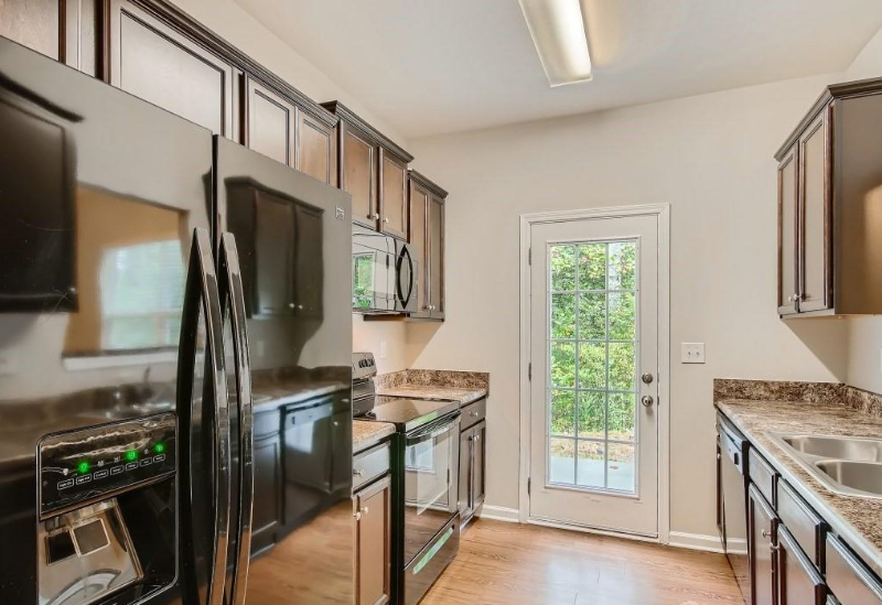 4040 Queensbridge Rd - Photo 3 of 24
