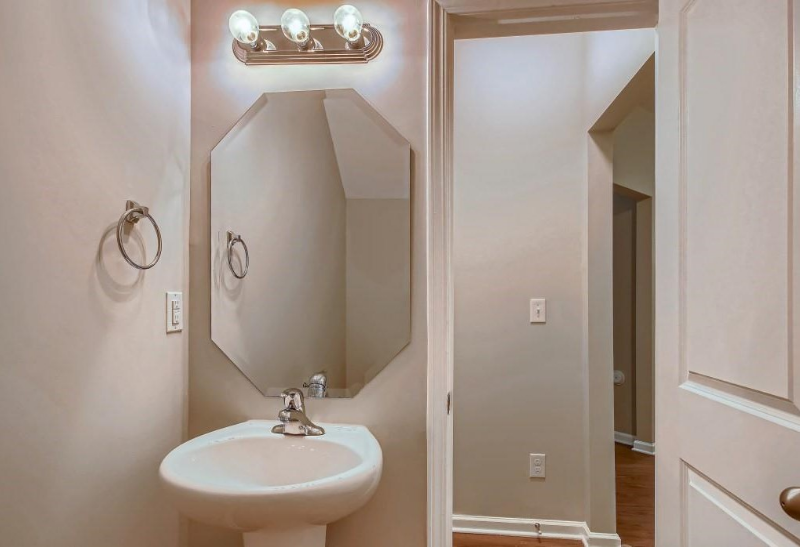 4040 Queensbridge Rd - Photo 4 of 24