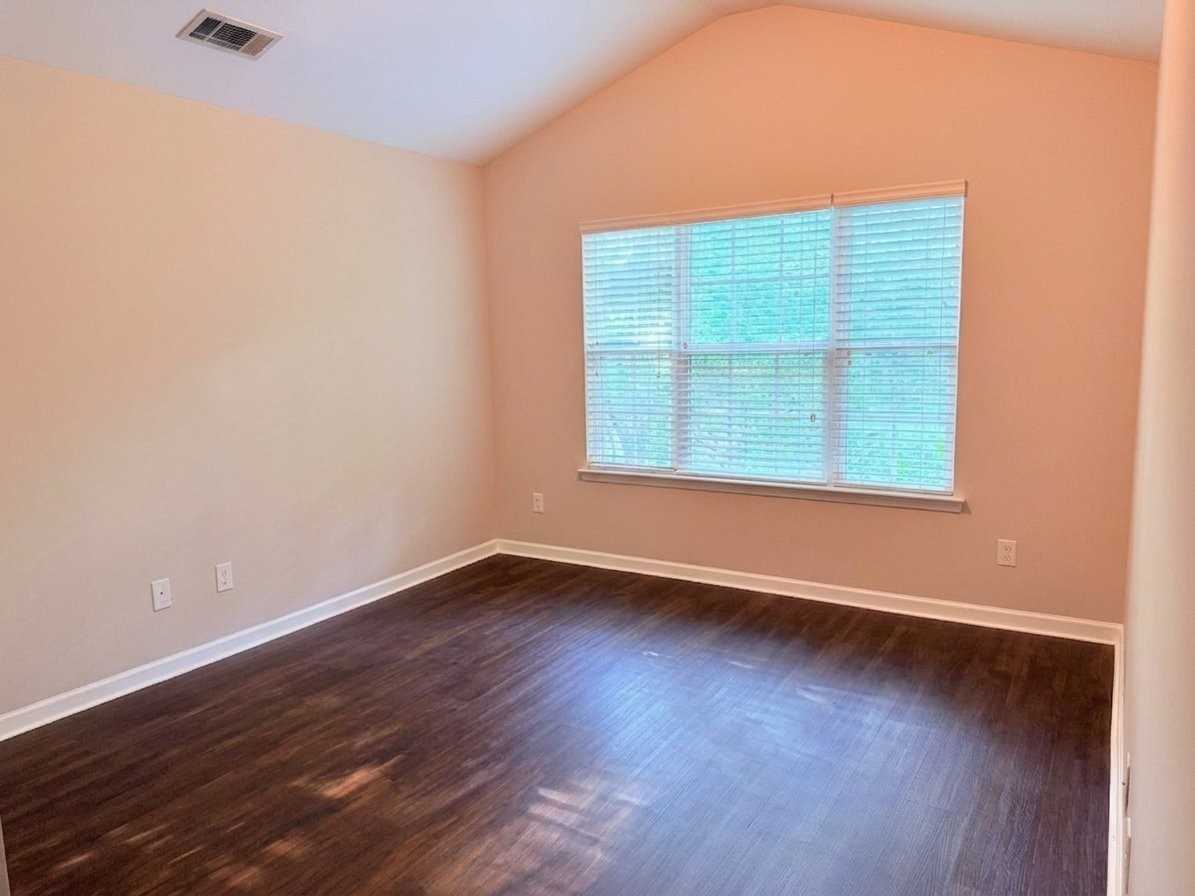 4040 Queensbridge Rd - Photo 7 of 24